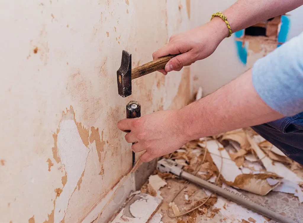 How to remove skirting boards