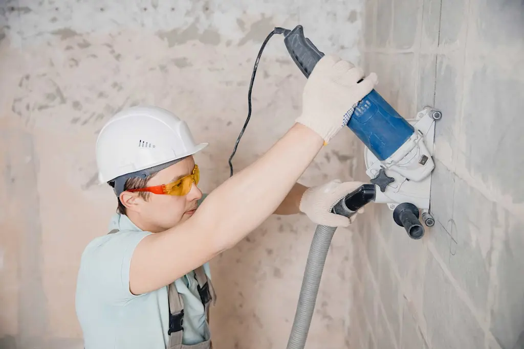 How to chase pipes into a wall