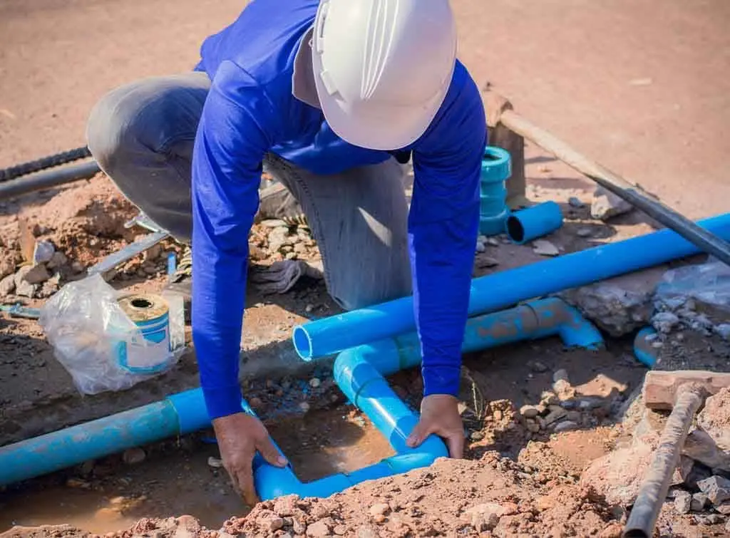How much does it cost to replace a main water pipe?