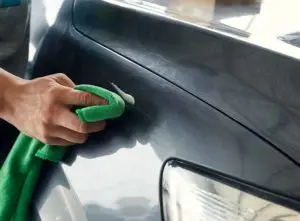 how to remove a scratch from a car