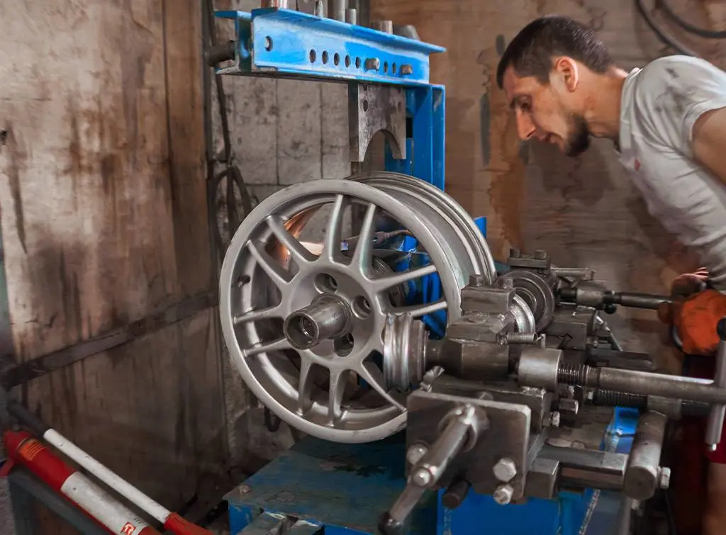 Alloy wheel refurbishment near me