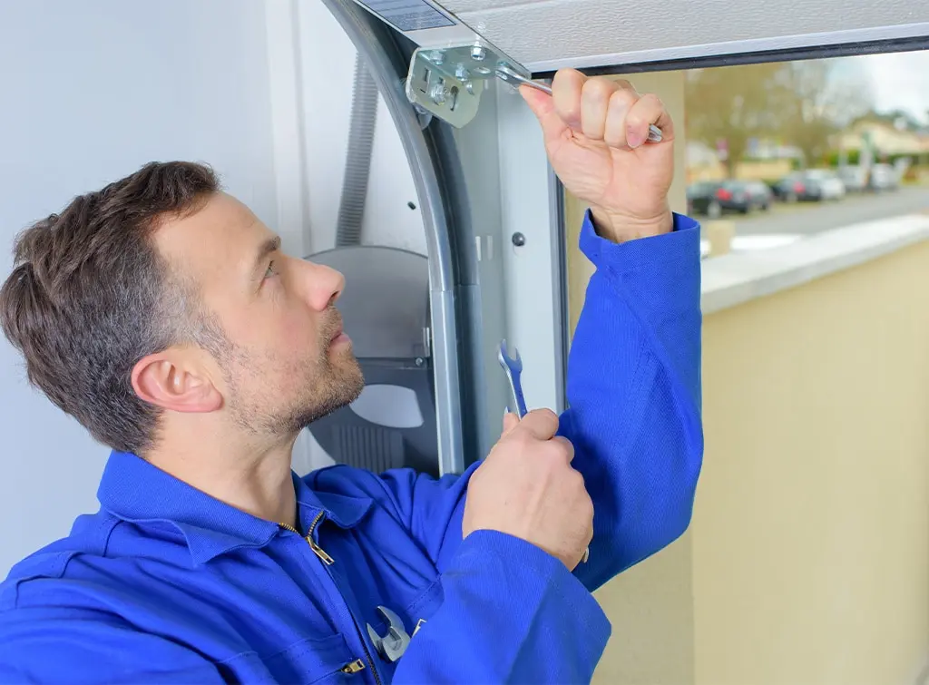 How much do garage door installers earn?