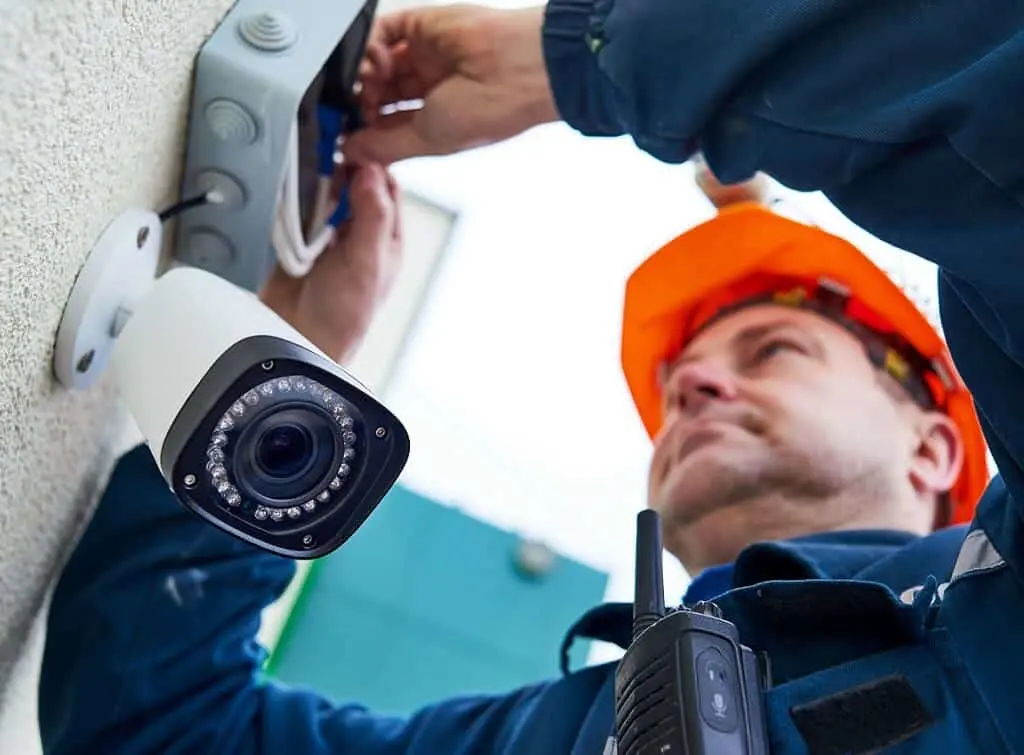 https://www.checkatrade.com/blog/wp-content/uploads/2024/12/fitting-cctv-for-commercial-property.jpeg