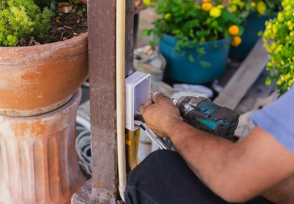 Installing outdoor electrical socket
