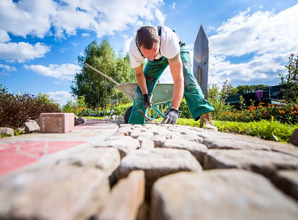 https://www.checkatrade.com/blog/wp-content/uploads/2023/10/Landscape-gardening-estimations-Image-3.jpg