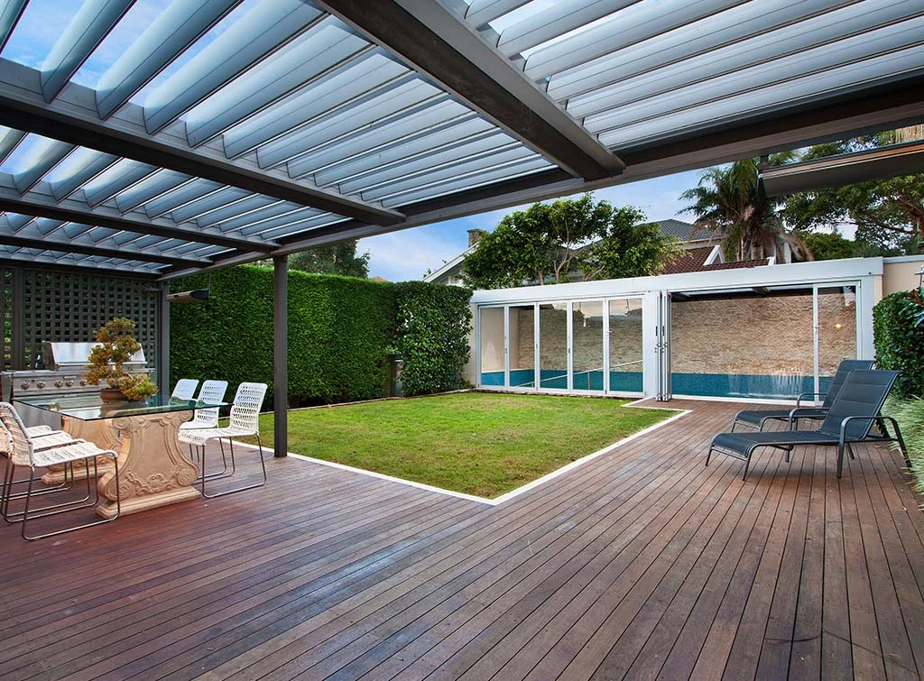 Wraparound corner decking