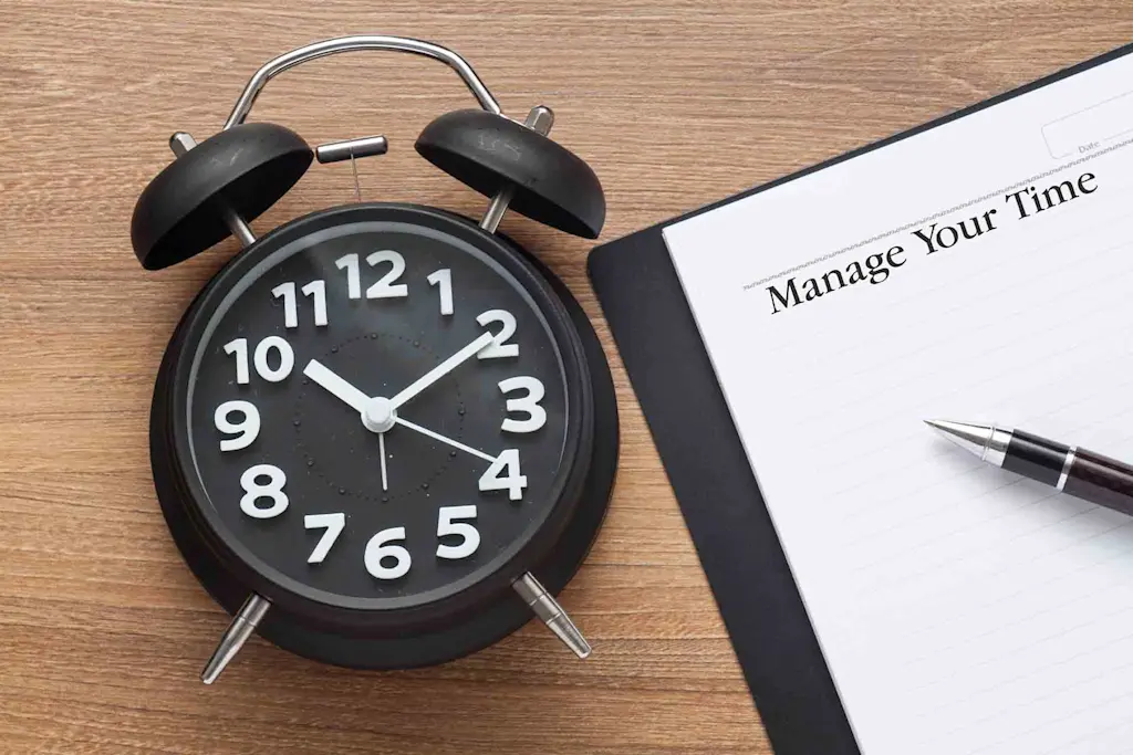 https://www.checkatrade.com/blog/wp-content/uploads/2024/09/hour-v-day-rate-clock.jpg