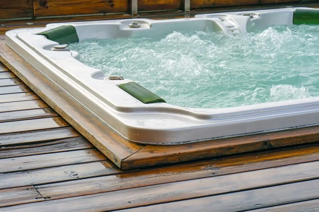 https://www.checkatrade.com/blog/wp-content/uploads/2021/12/How-to-start-a-hot-tub-installation-company-1024x683.jpg