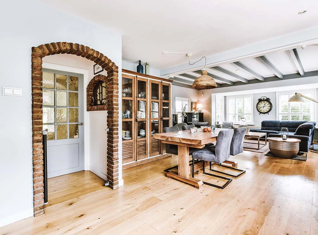 Interior arch design near cupboard design