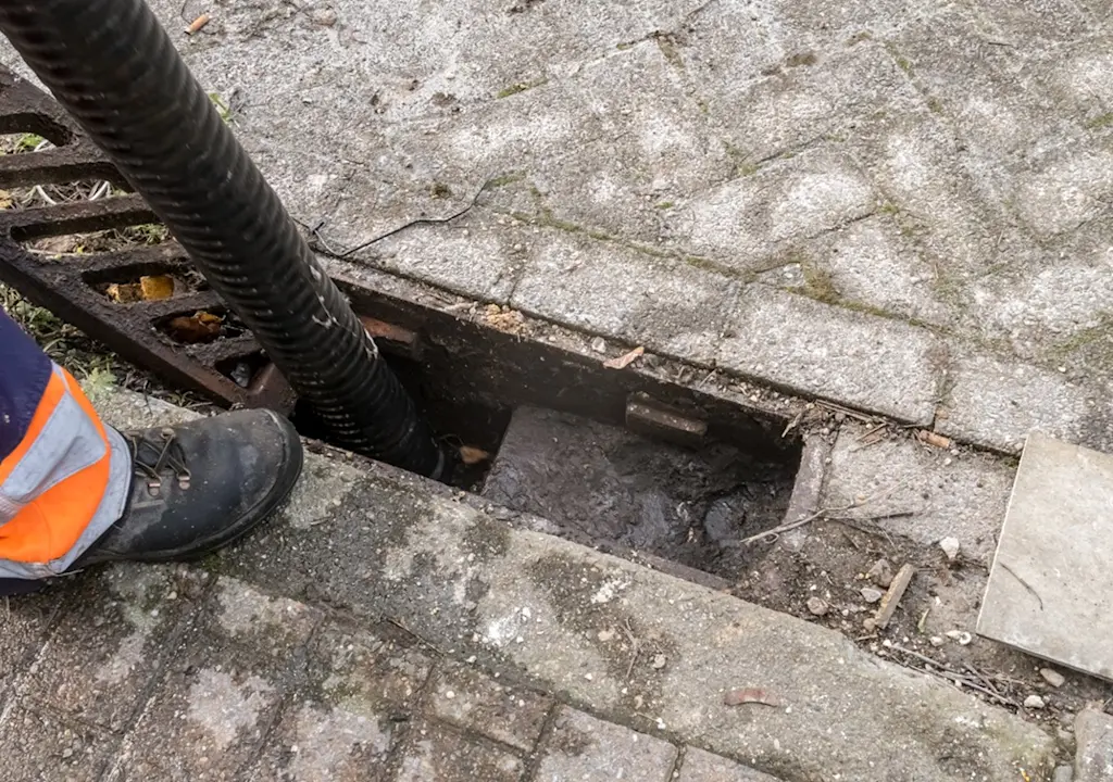 Roadway gully cleaning