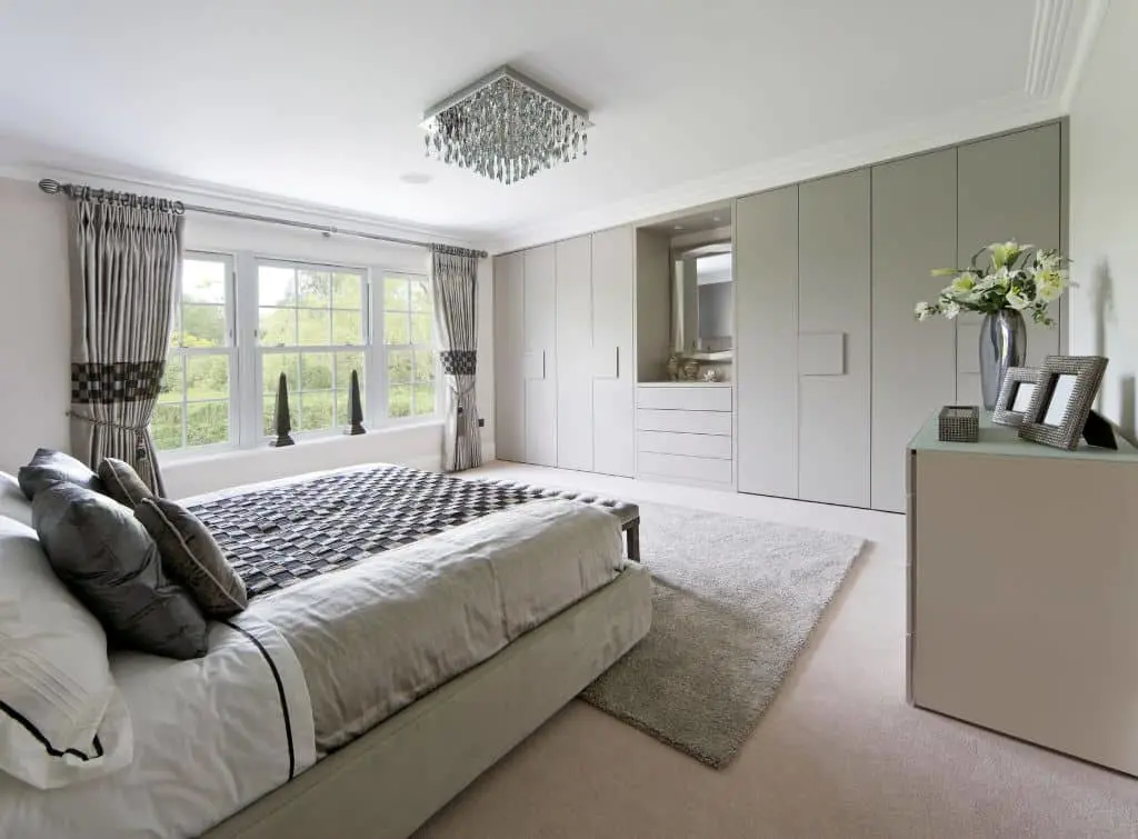 https://www.checkatrade.com/blog/wp-content/uploads/2024/02/Furniture-idea-in-fitted-bedroom.jpg