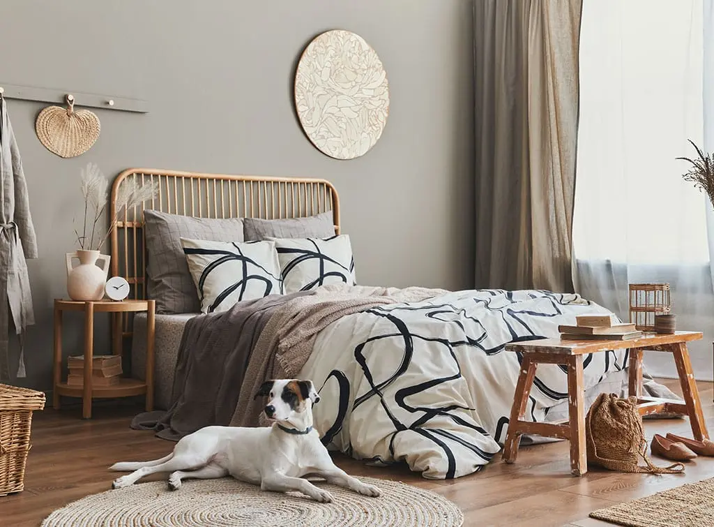 Neutral bedroom with pattern