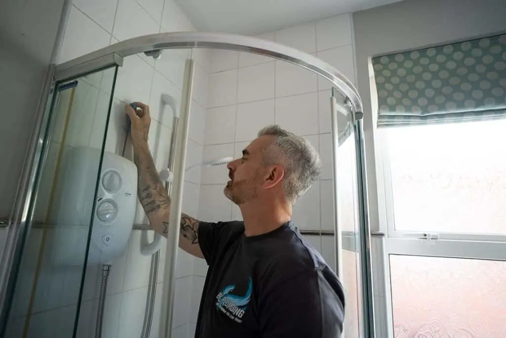 https://www.checkatrade.com/blog/wp-content/uploads/2021/10/Bathroom-fitting-business-1024x684.jpg