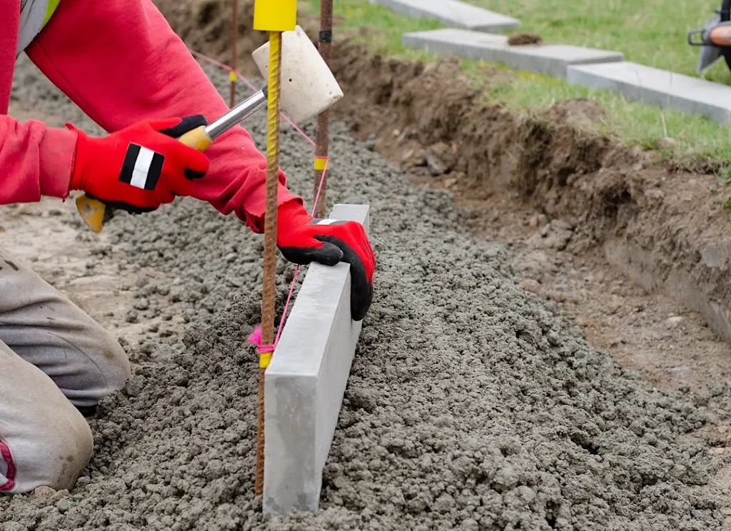 what is a groundworker average salary - kerbing