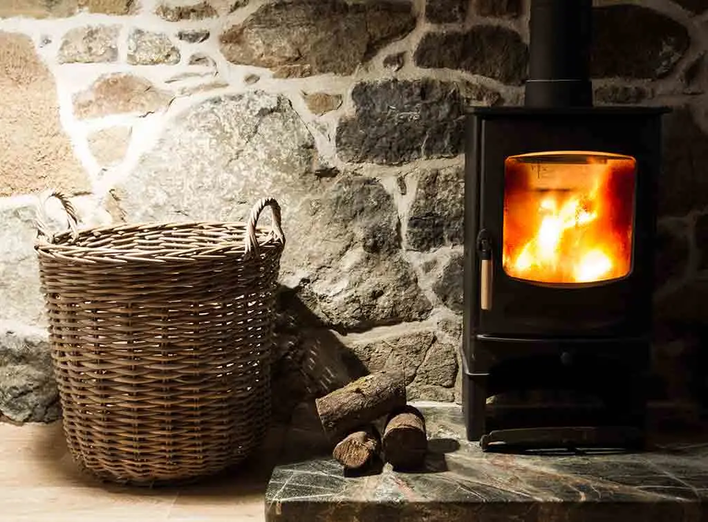 https://www.checkatrade.com/blog/wp-content/uploads/2020/11/Wood-burning-stove-design-ideas.jpg