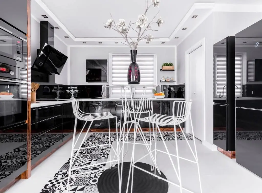 Contemporary black and white kitchen in a modern home