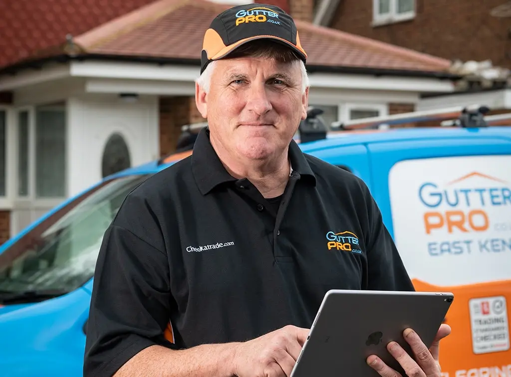 https://www.checkatrade.com/blog/wp-content/uploads/2022/02/What-to-include-on-an-invoice-Gutterpro-09112021-0611-Edit.jpg