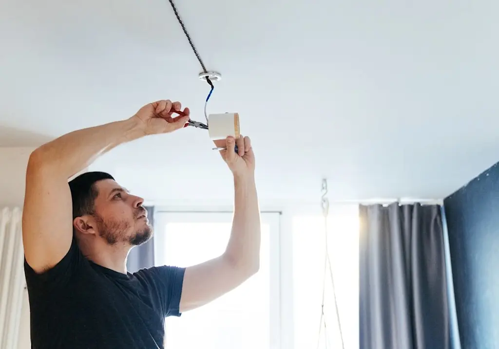 Adding new wiring for light fitting