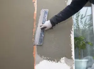 Best type of external house render.Image: Plasterer applying render