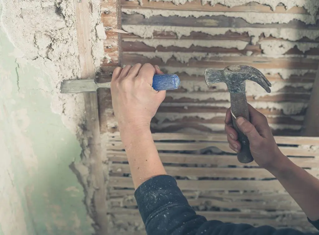 https://www.checkatrade.com/blog/wp-content/uploads/2021/07/cost-to-remove-load-bearing-wall.jpg