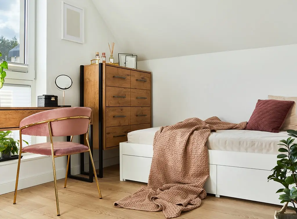 choose classic oak for brown bedroom ideas