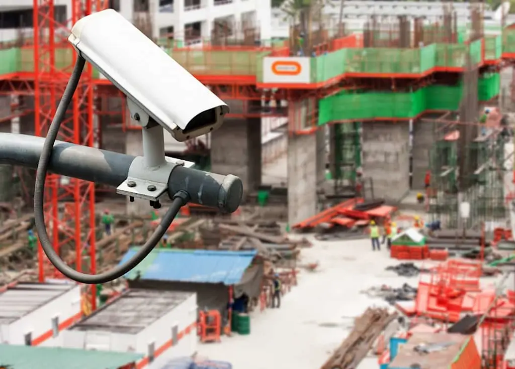 https://www.checkatrade.com/blog/wp-content/uploads/2024/06/what-are-the-CCTV-rules-for-busines-sowenrs-on-site.jpeg