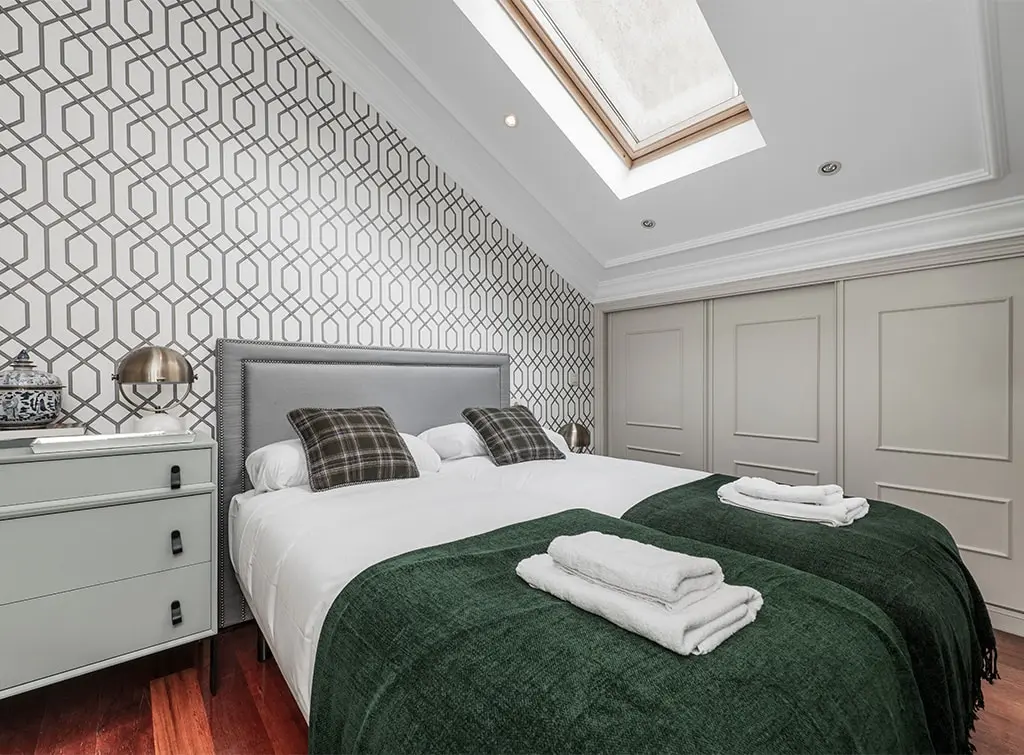 build bespoke wardrobes in small rooms