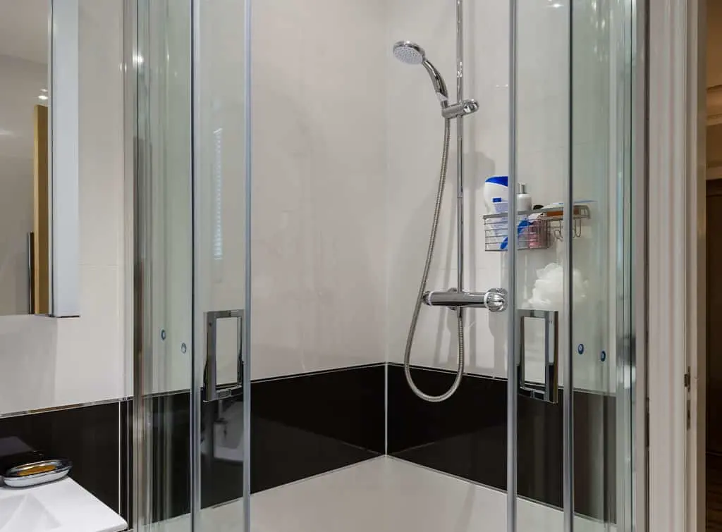 Quadrant shower enclosure