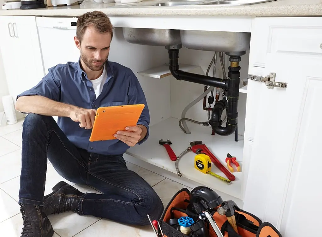 https://www.checkatrade.com/blog/wp-content/uploads/2024/08/plumber-checking-social-media.jpeg