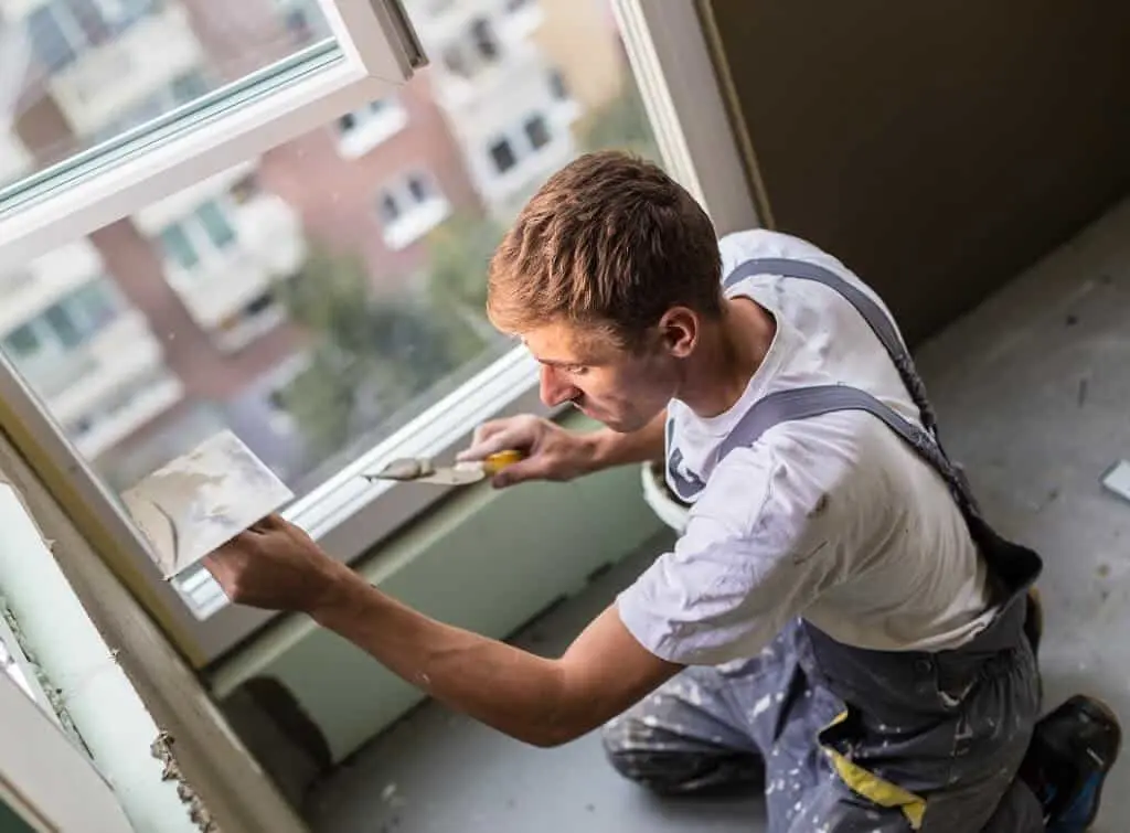 https://www.checkatrade.com/blog/wp-content/uploads/2024/09/plastering-contractor-working-1.jpeg