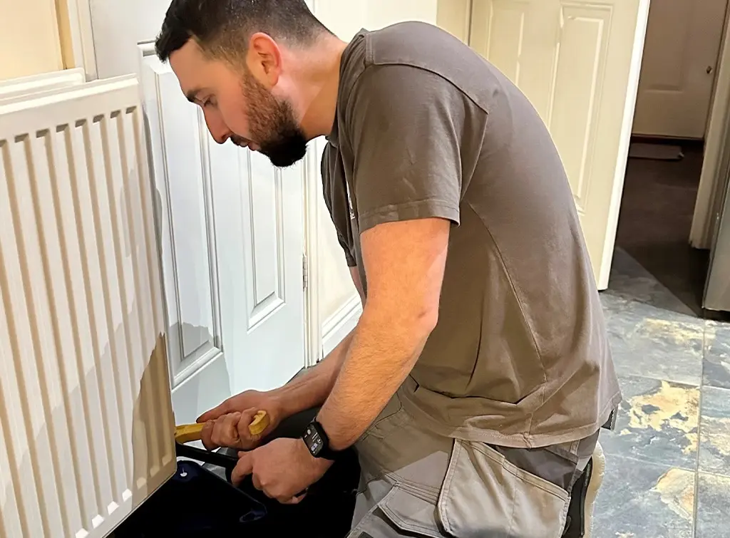 https://www.checkatrade.com/blog/wp-content/uploads/2023/11/Checkatrade-Gas-Guru-Daniel-Khanlarpour-1.jpg