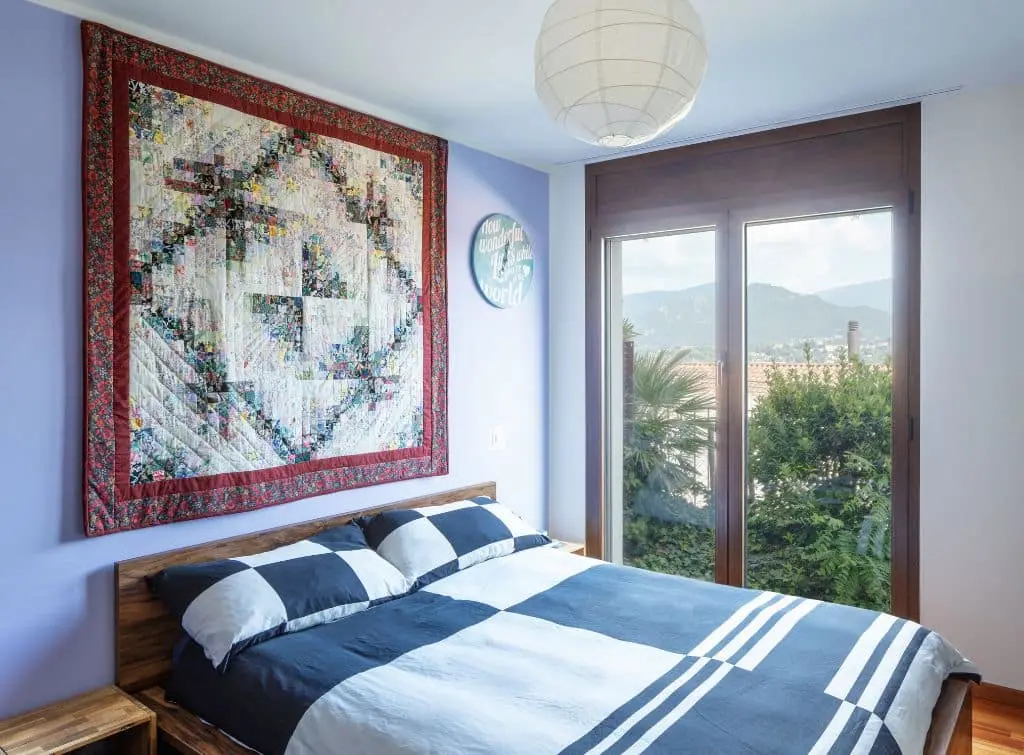 Inspiring wanderlust with bedroom tapestry