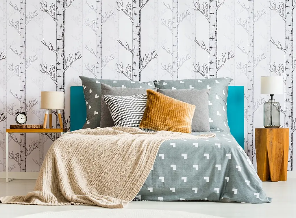 Black and white wallpaper idea for bedroom