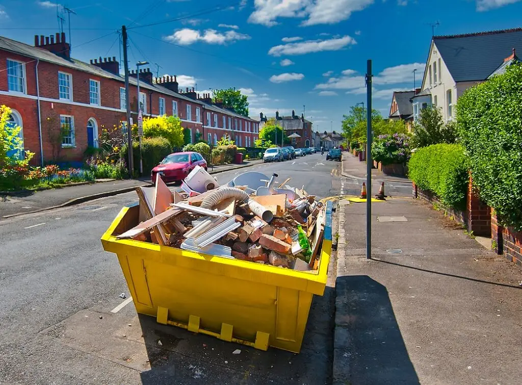 https://www.checkatrade.com/blog/wp-content/uploads/2025/02/small-skip-ready-for-collection.jpeg