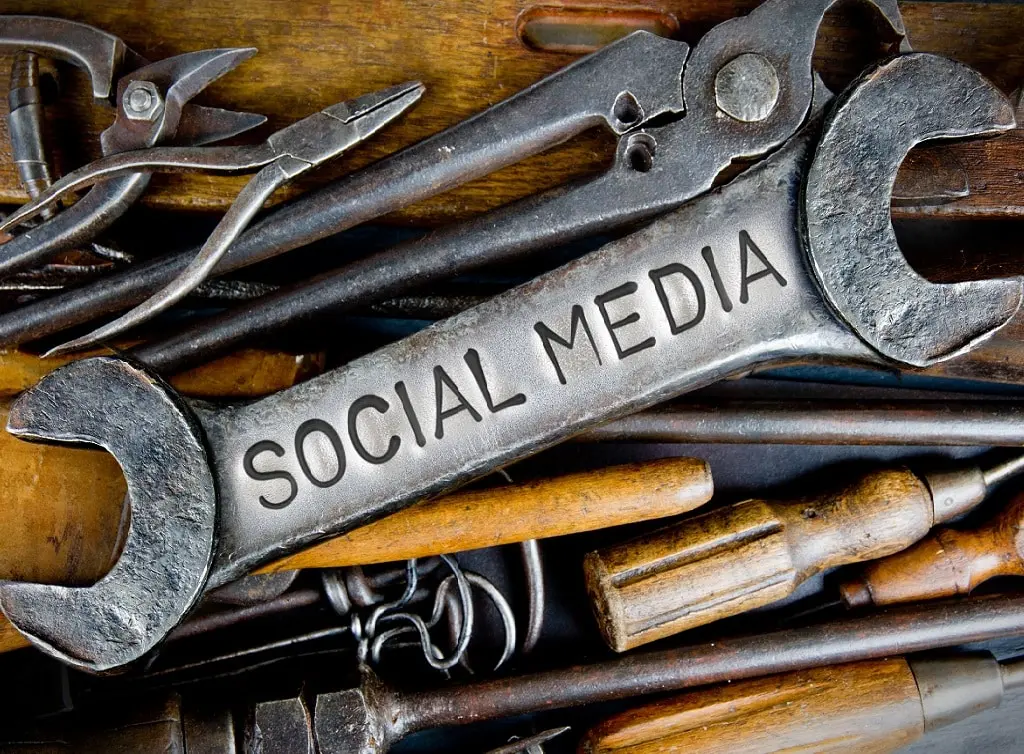 https://www.checkatrade.com/blog/wp-content/uploads/2024/08/tradespeople-social-media.jpeg