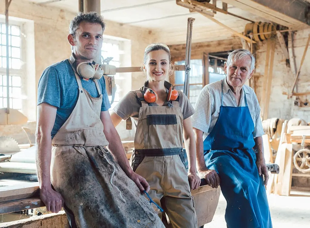 https://www.checkatrade.com/blog/wp-content/uploads/2023/12/Starting-a-family-business.jpg