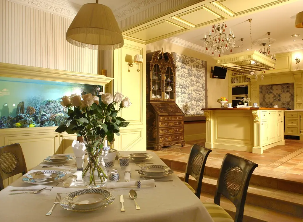 Matching dining table decor ideas
