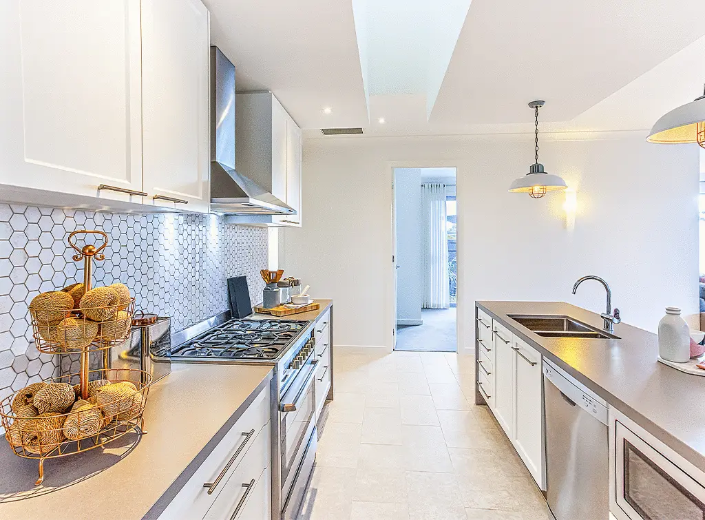 https://www.checkatrade.com/blog/wp-content/uploads/2020/04/Kitchen-design-ideas-3.gif