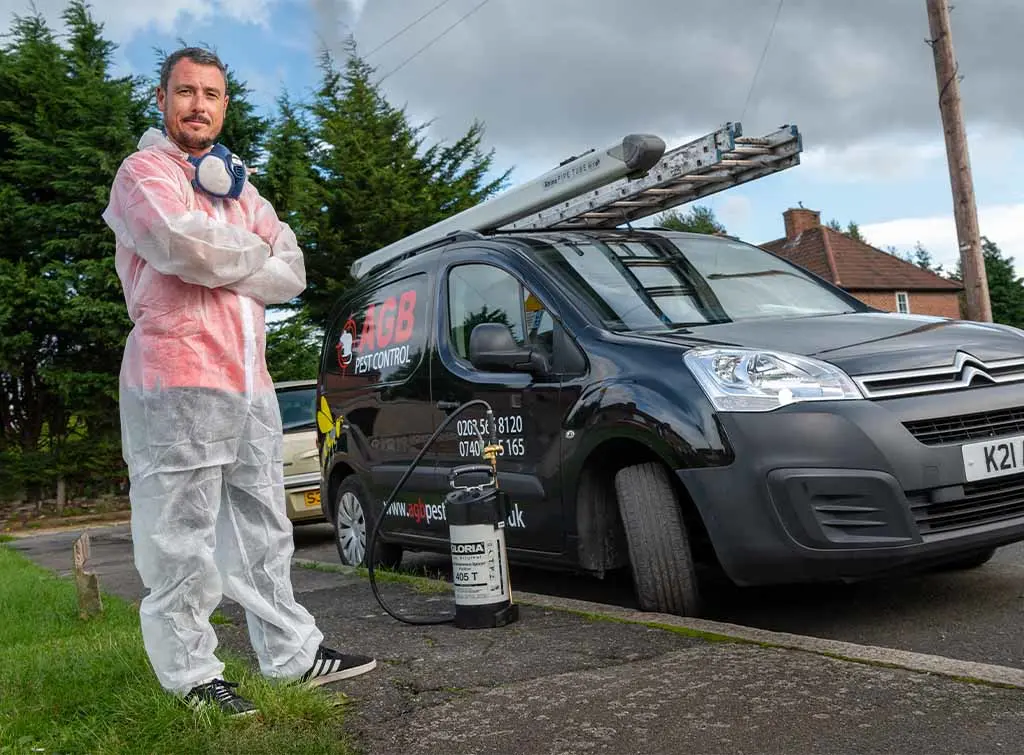 https://www.checkatrade.com/blog/wp-content/uploads/2023/10/best-way-to-buy-a-van-self-employed.jpg