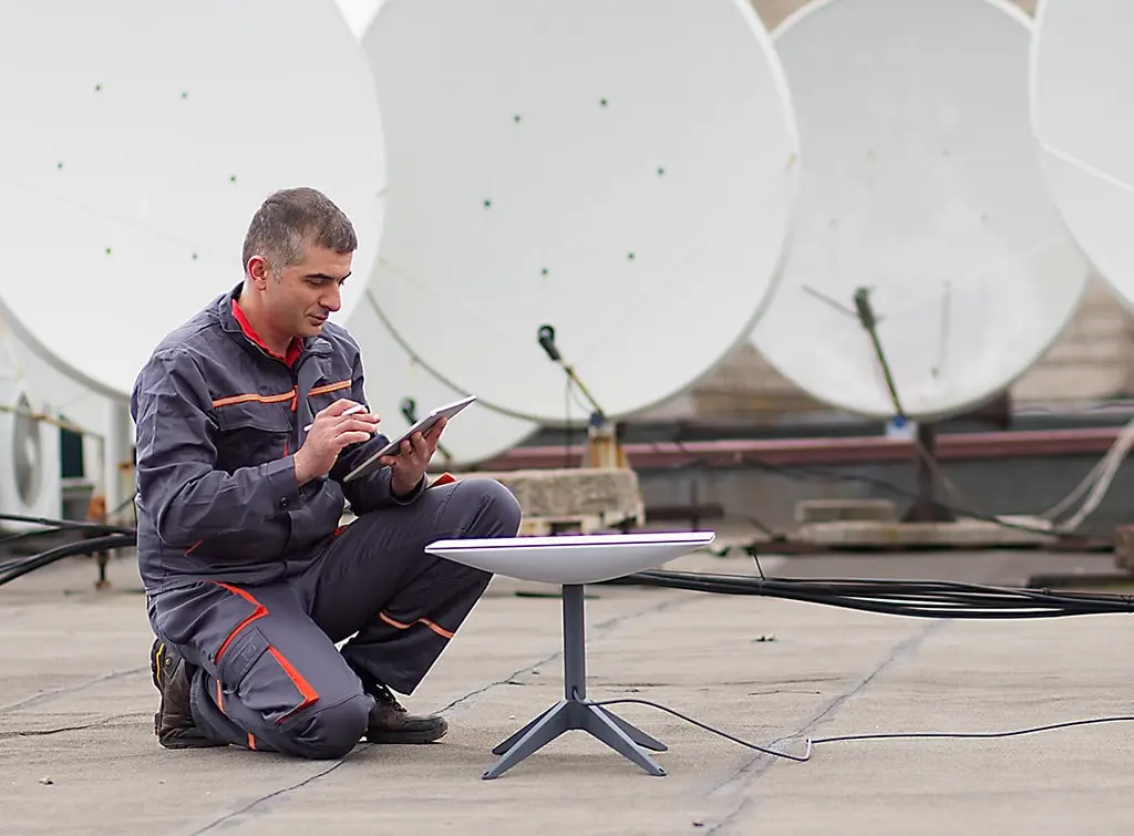 https://www.checkatrade.com/blog/wp-content/uploads/2021/09/trade-commercial-Satellite-Installation-business.jpg
