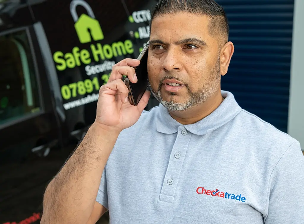 https://www.checkatrade.com/blog/wp-content/uploads/2023/08/Tradespeople-benefit-from-mobile-business-plans.jpg