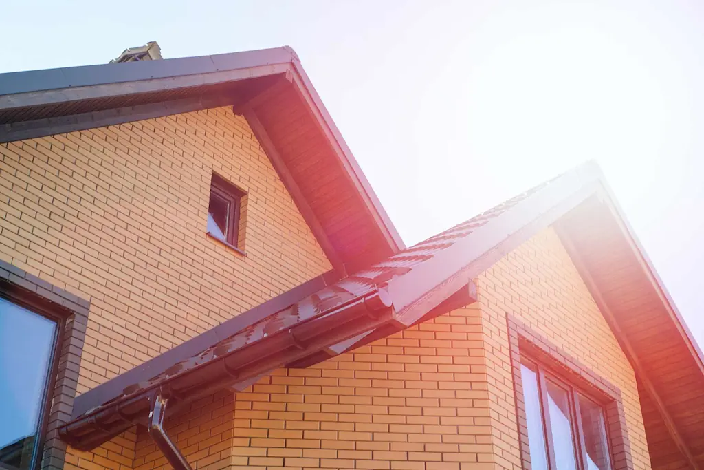 https://www.checkatrade.com/blog/wp-content/uploads/2020/07/Fascia-install-Featured.jpg