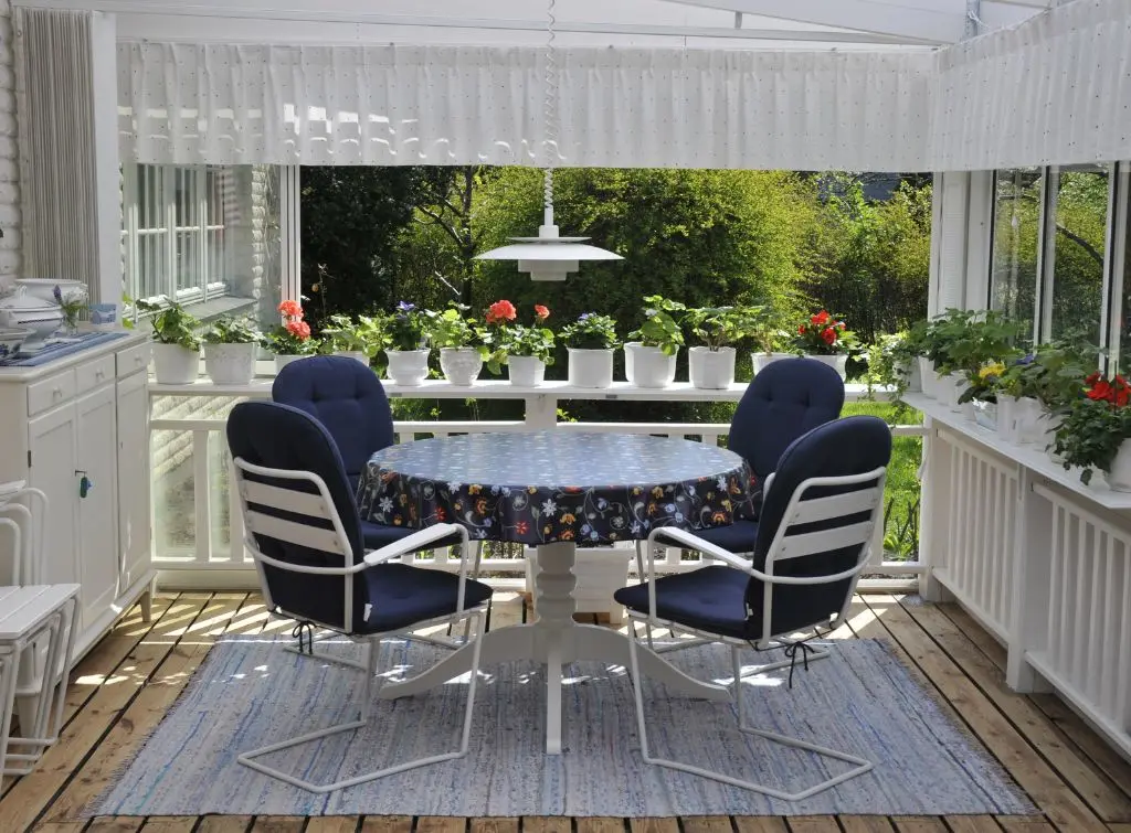 Modern white and blue conservatory decor ideas