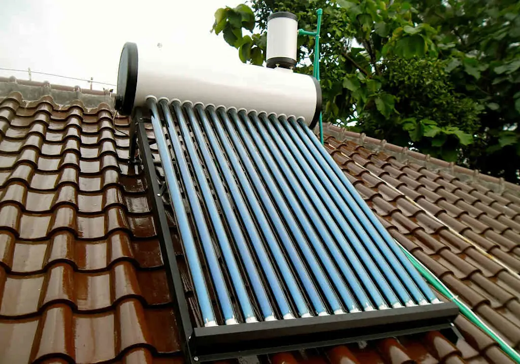 Solar hot water system evacuated tube resized