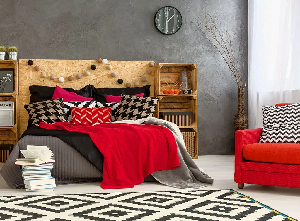 red bedroom decor