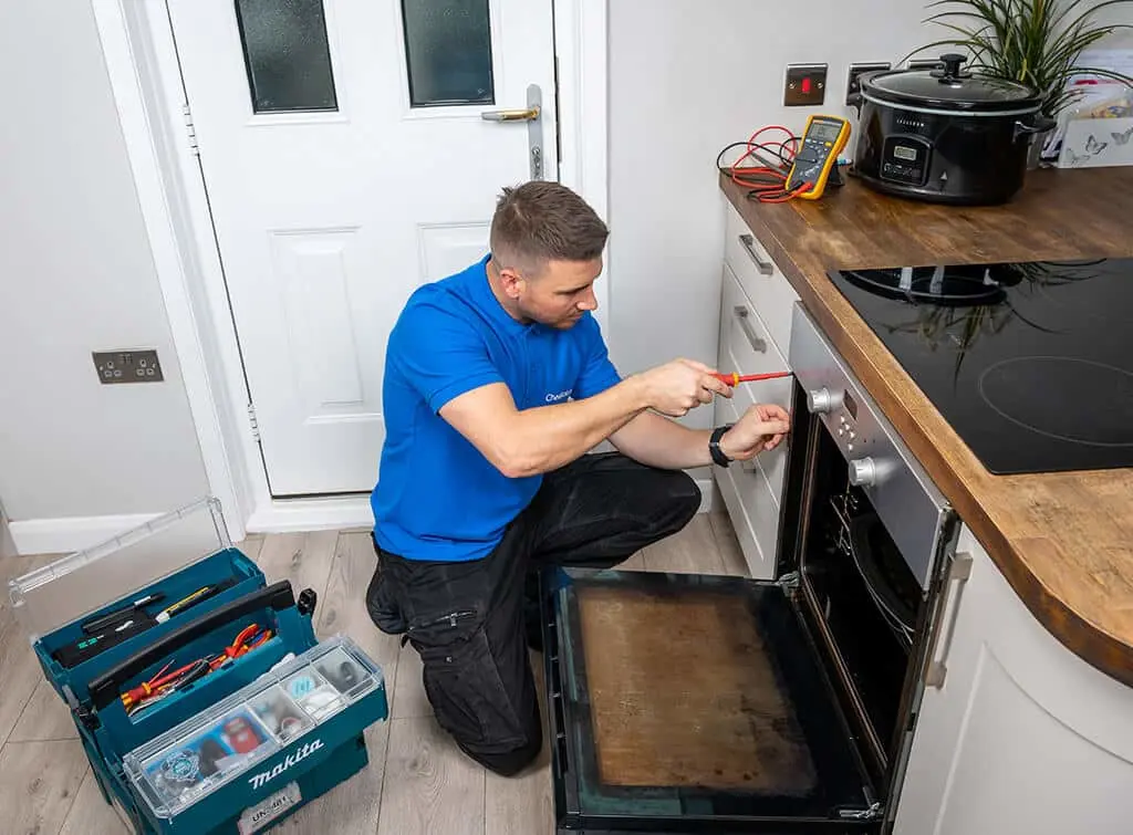 https://www.checkatrade.com/blog/wp-content/uploads/2020/11/Oven-repair-cost-from-local-technician.jpg