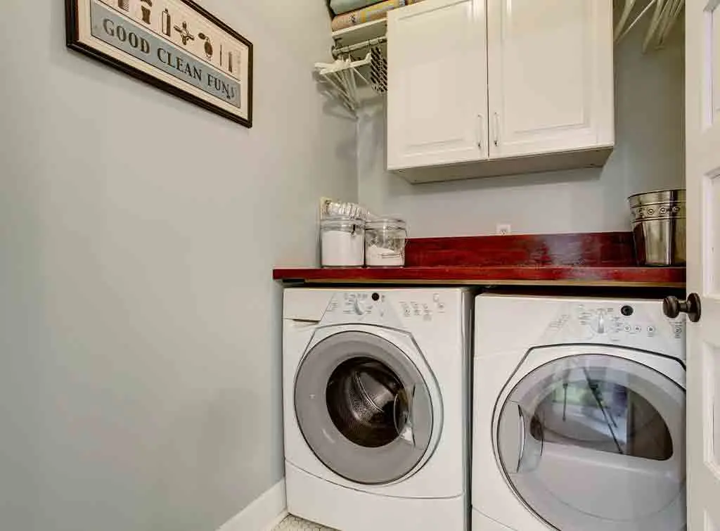 Ingenious small utility room idea