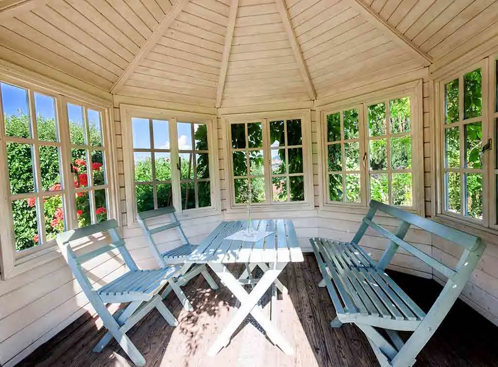 summerhouse garden screening idea