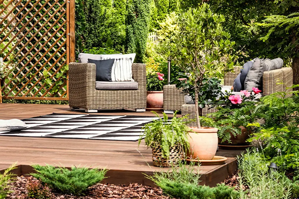 corner decking foliage
