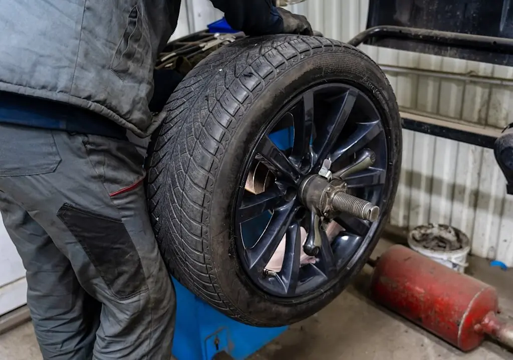 replacing tyre specialist